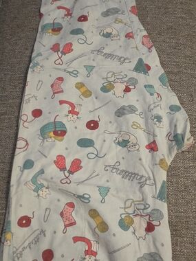 WomensPajamas – White Cat & Yarn Print